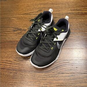 Nike Metcon 1 sz 8 women or sz 6.5 men